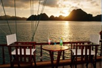 Halong Bay Cruise for friends